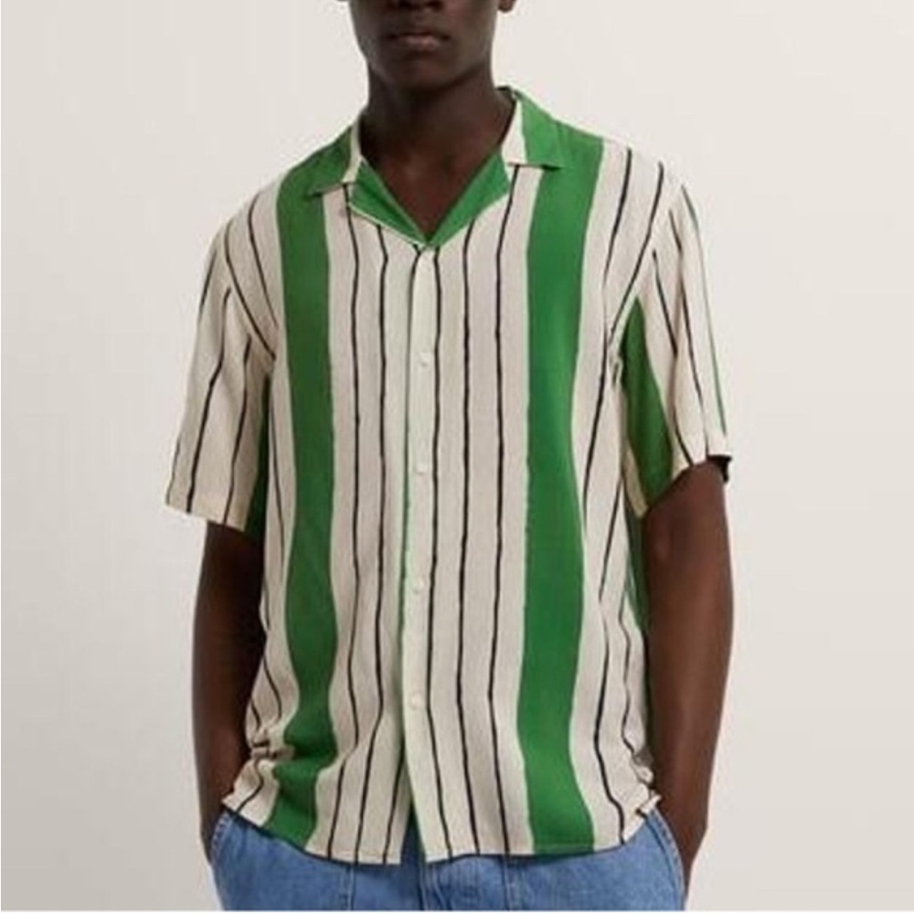Zara Men’s Relaxed Fit Button Down Shirt